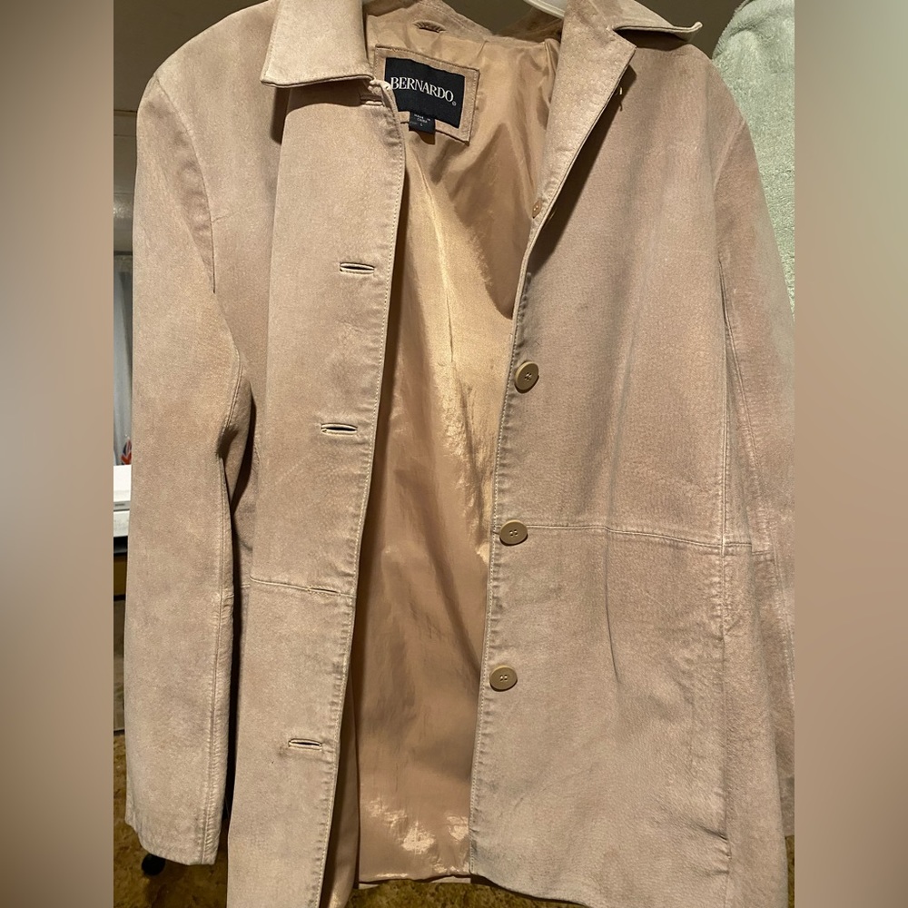 BERNARDO Women Tan Button Down Leather Coat Large/Good Condition/Lightweight/